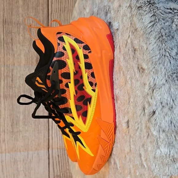 Puma Orange Cheeto Basketball Shoes, Boys Size 6, Great Condition