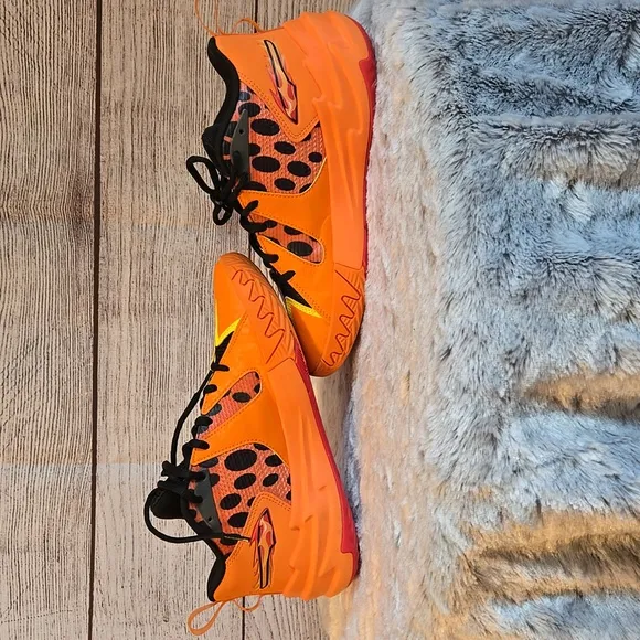 Puma Orange Cheeto Basketball Shoes, Boys Size 6, Great Condition