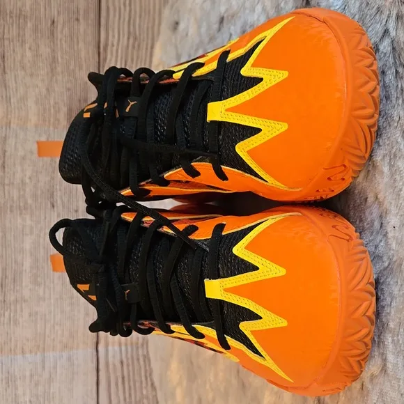 Puma Orange Cheeto Basketball Shoes, Boys Size 6, Great Condition