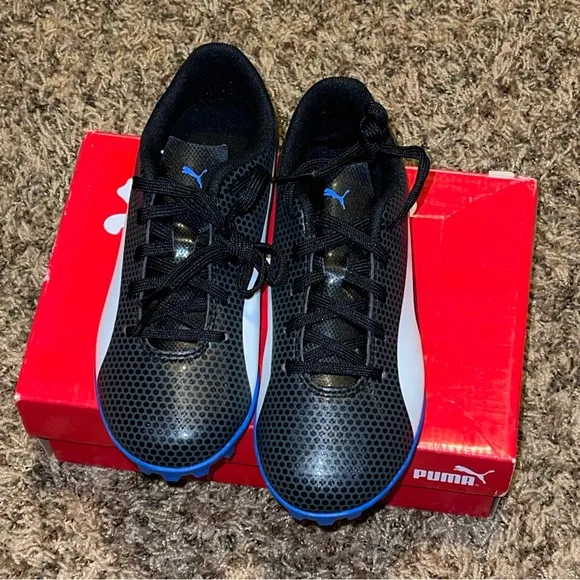 Puma Spirit TT Jr 104501-07 Little kids Black &amp; White Soccer Cleats Shoes Size 2