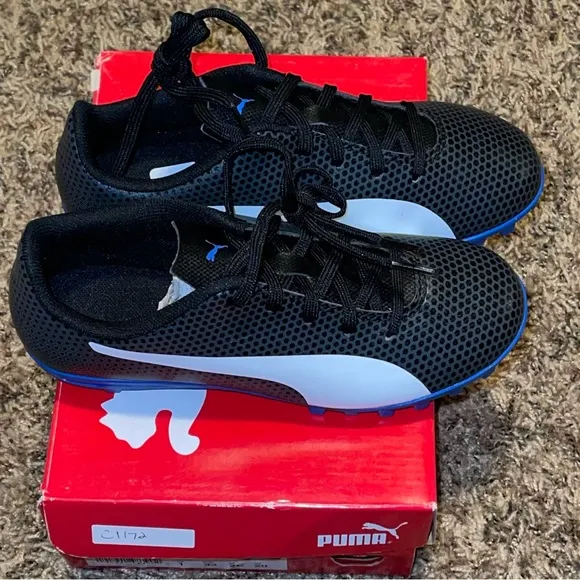 Puma Spirit TT Jr 104501-07 Little kids Black &amp; White Soccer Cleats Shoes Size 2