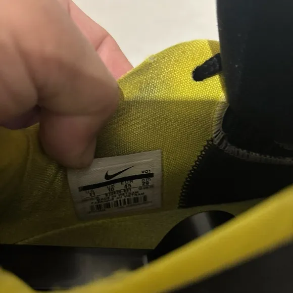 Rare Kobe A.D Oregon Basketball Shoes.
