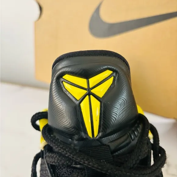 Rare Kobe A.D Oregon Basketball Shoes.