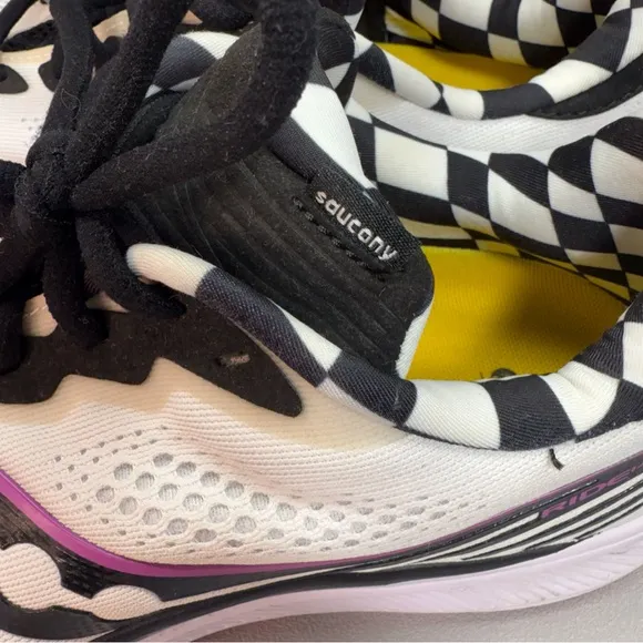 Saucony Ride 14 Black White with Pink Accent Running Shoes NWOT