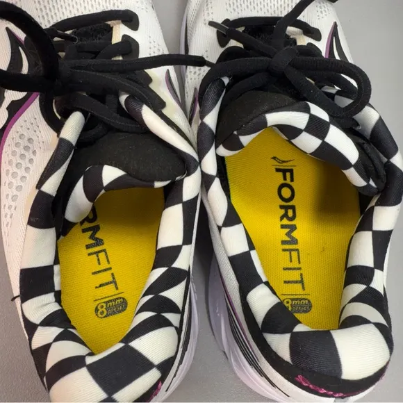 Saucony Ride 14 Black White with Pink Accent Running Shoes NWOT