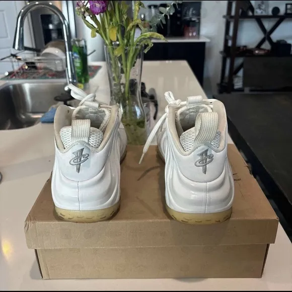 Size 10.5 - Nike Air Foamposite One White-Out