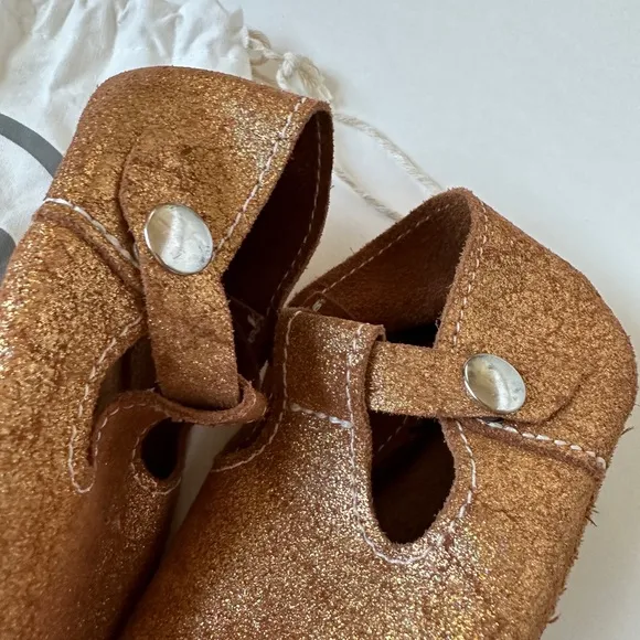 Size 5 HOLIDAY SHIMMER Gold T-Straps Leather Soft‎ Soled Baby Mon Petit Shoes