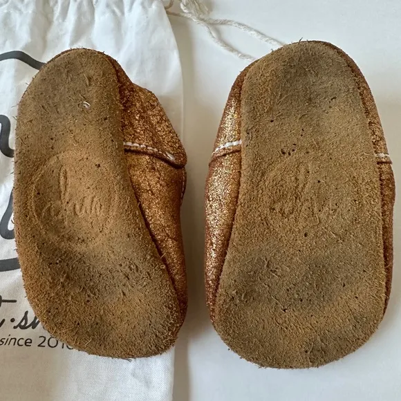 Size 5 HOLIDAY SHIMMER Gold T-Straps Leather Soft‎ Soled Baby Mon Petit Shoes