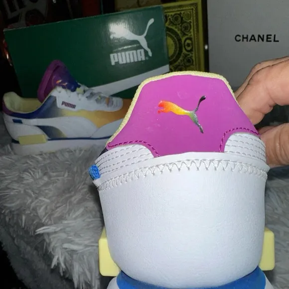 SIZE 7.5 PUMA FUTURE RIDER PRIDE 382634-01