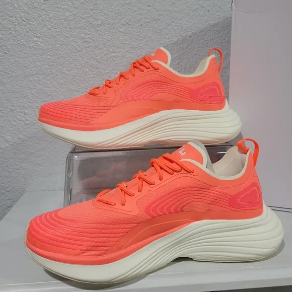 STREAMLINE RUNNING SHOE IN LASER RED /PRISTINE / WHITE, SZ 9