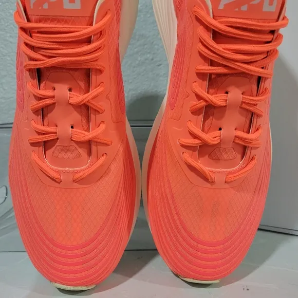 STREAMLINE RUNNING SHOE IN LASER RED /PRISTINE / WHITE, SZ 9