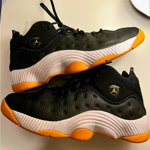 Team Jordan Performance Brand Excellence Basketball Shoes Sz 10.5 Blk white Gold