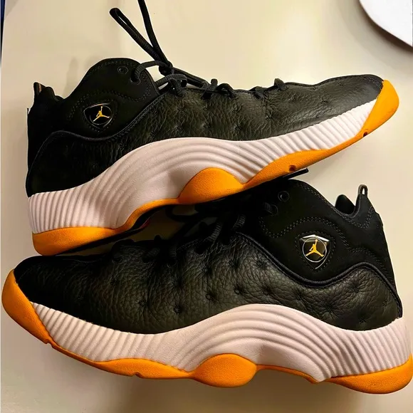 Team Jordan Performance Brand Excellence Basketball Shoes Sz 10.5 Blk white Gold
