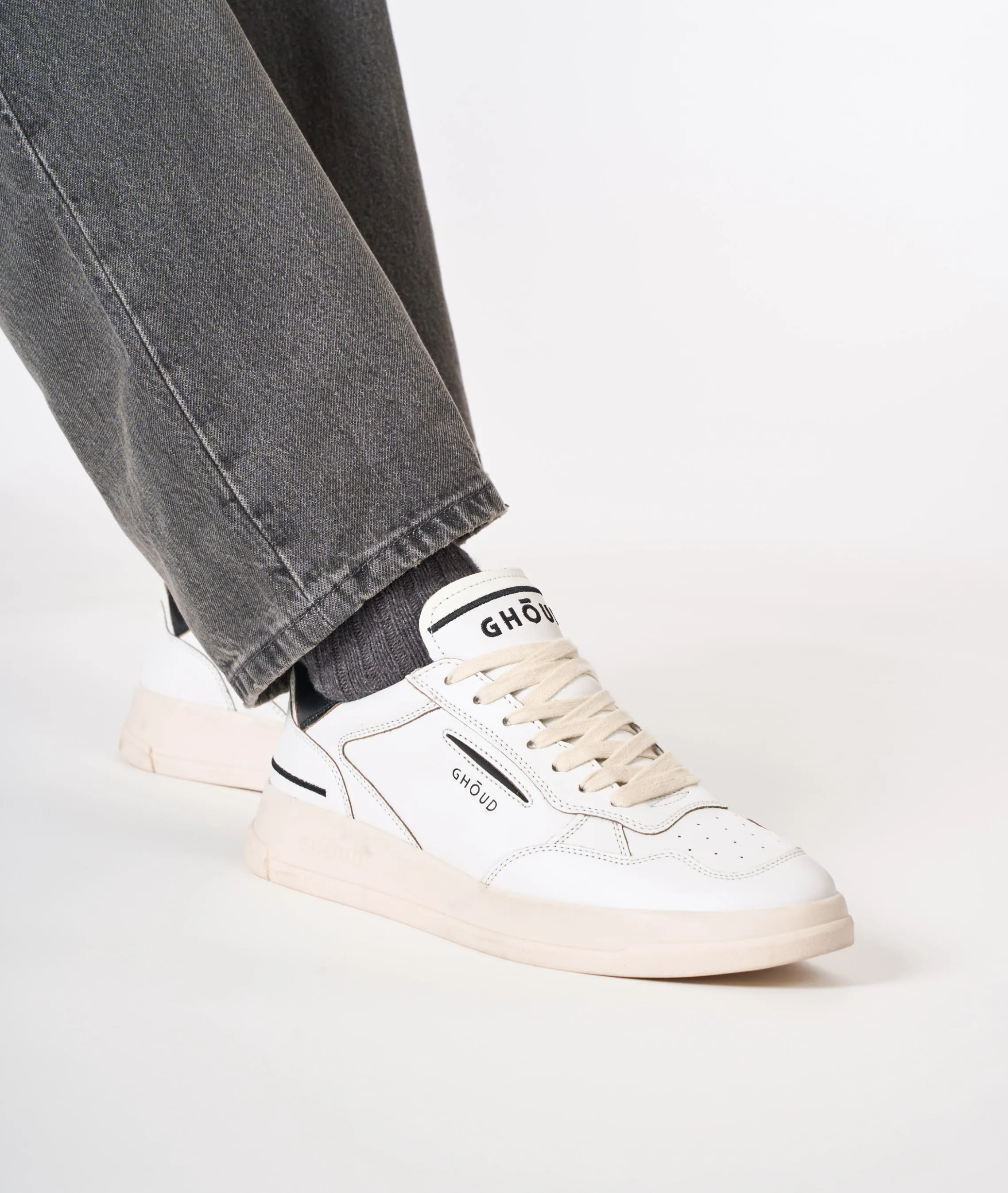 Tweener Low Starter White Black