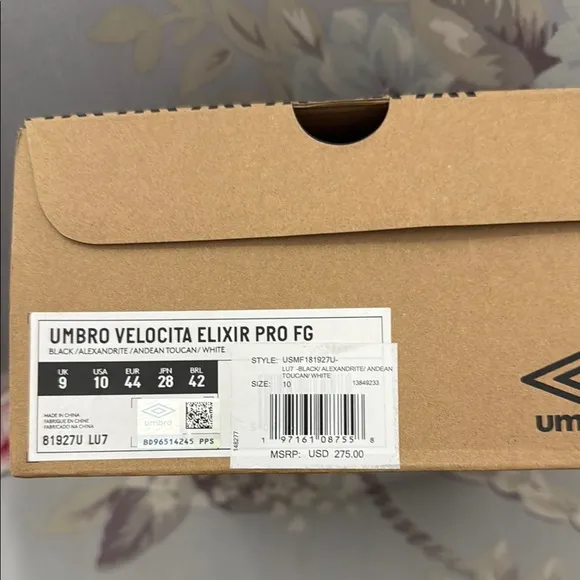 Umbro Black and Mint Athletic Shoes with Knit Upper
