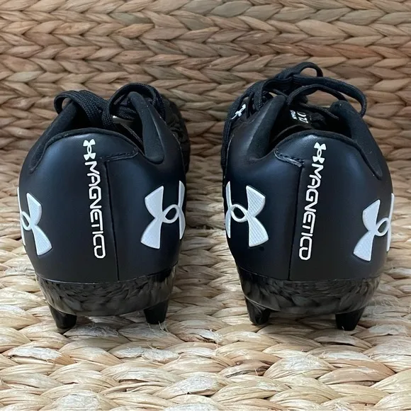 Under Armour Magnetico 2.0 Soccer Cleats‎