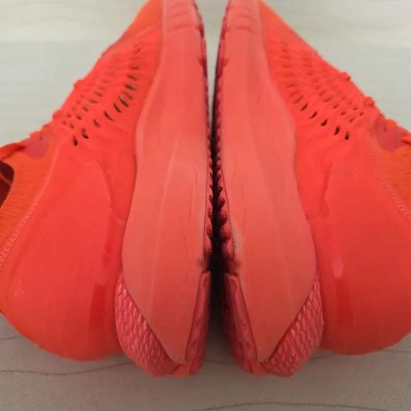 Under Armour Mens HOVR Phantom RN Bright Red Orange Knit Running Shoes Size 10.5