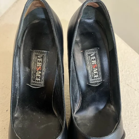 Versace Black Leather Pointed Toe Heels Pumps Stoned  Court Shoes Size 9 Formal