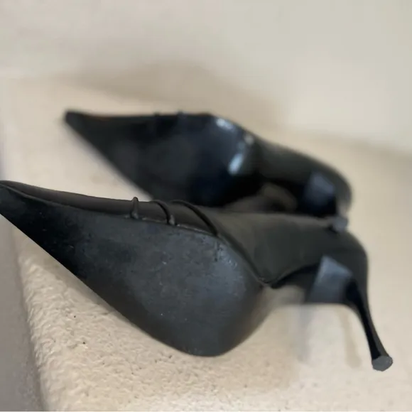 Versace Black Leather Pointed Toe Heels Pumps Stoned  Court Shoes Size 9 Formal