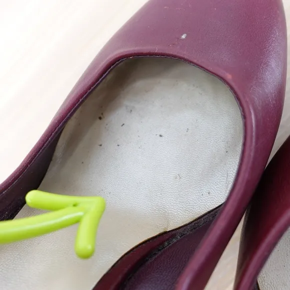 VINTAGE Christian Dior Shoes Women 38.5 7.5 Burgundy Leather Pump Bakelite Heels