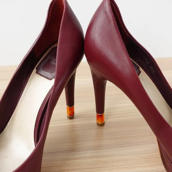 VINTAGE Christian Dior Shoes Women 38.5 7.5 Burgundy Leather Pump Bakelite Heels