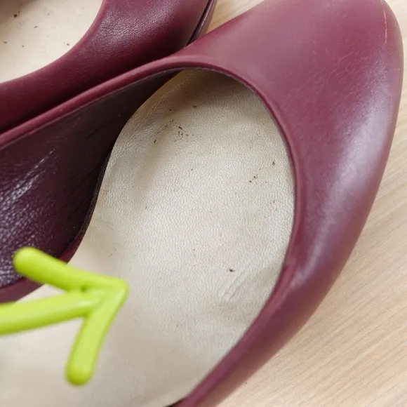 VINTAGE Christian Dior Shoes Women 38.5 7.5 Burgundy Leather Pump Bakelite Heels