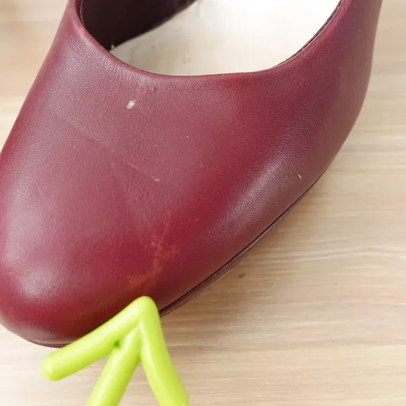 VINTAGE Christian Dior Shoes Women 38.5 7.5 Burgundy Leather Pump Bakelite Heels