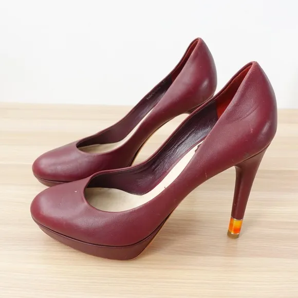 VINTAGE Christian Dior Shoes Women 38.5 7.5 Burgundy Leather Pump Bakelite Heels