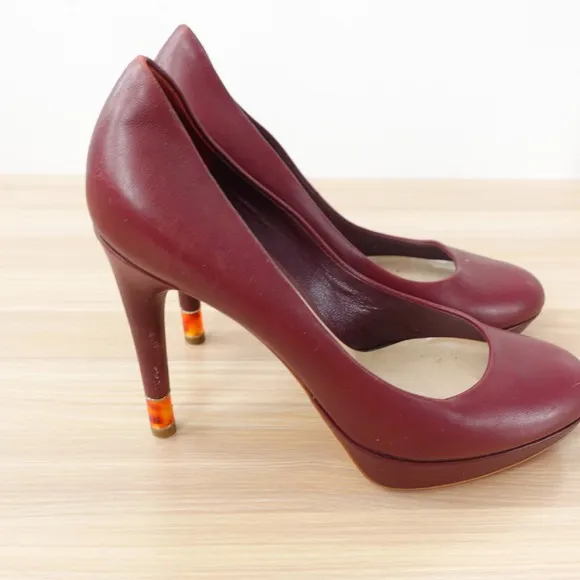 VINTAGE Christian Dior Shoes Women 38.5 7.5 Burgundy Leather Pump Bakelite Heels