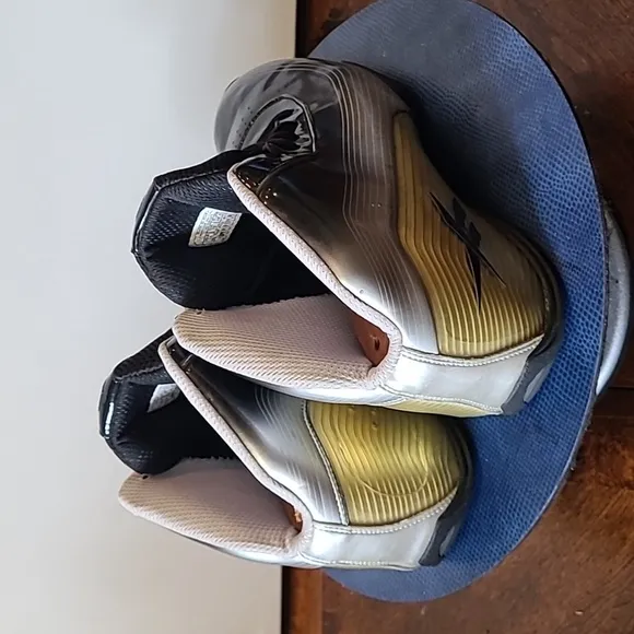 Vintage Reebok Shoes mens sz. 14 (#1485) Patent leather RB906 FLU  black/gold.