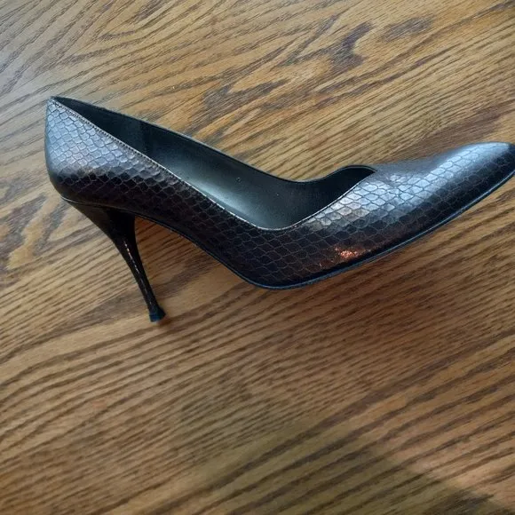 Weekend Sale Stuart Weitzman Bronze Snake Embossed Heels Size 10
