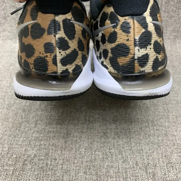 Women Size 9.5 Nike Court Air Zoom Vapor X AA8027-701 LEOPARD PRINT