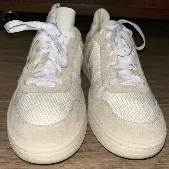 Women’s Veja V-10 Mixed Leather Low-Top Court Sneakers US Size 10 EUR 41