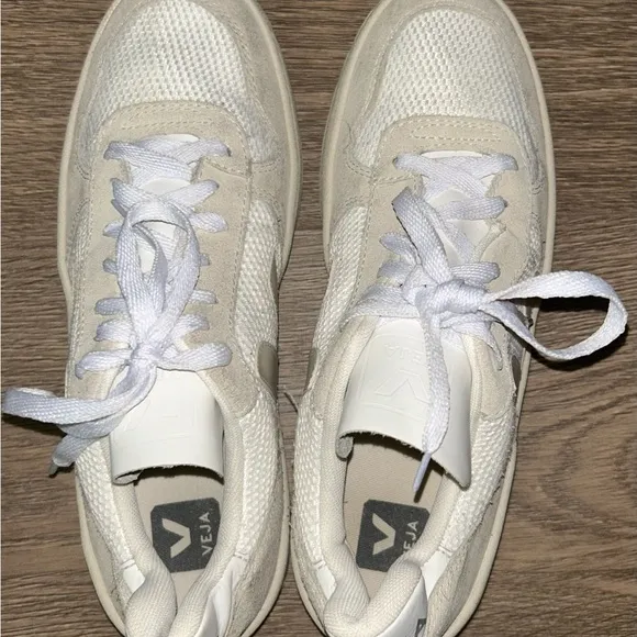 Women’s Veja V-10 Mixed Leather Low-Top Court Sneakers US Size 10 EUR 41