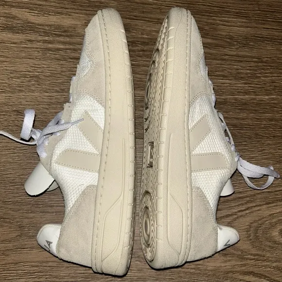 Women’s Veja V-10 Mixed Leather Low-Top Court Sneakers US Size 10 EUR 41